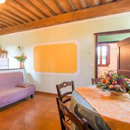 Snug Farmhouse In Castiglione Del Lago With Pool