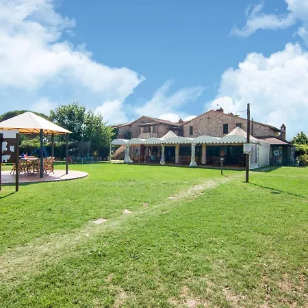 Hébergement de vacances Snug Farmhouse In Castiglione Del Lago With Pool *