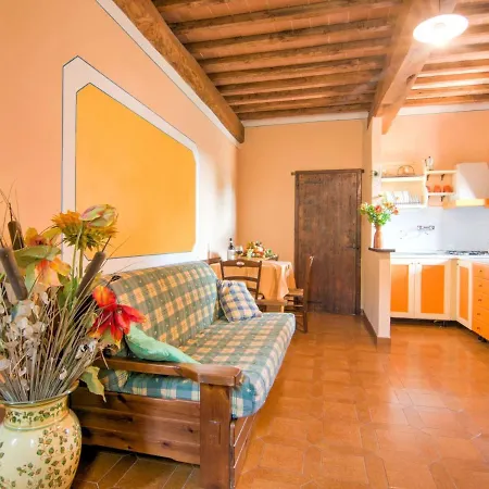 Hébergement de vacances Snug Farmhouse In Castiglione Del Lago With Pool