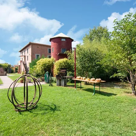 Snug Farmhouse In Castiglione Del Lago With Pool Hébergement de vacances