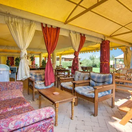 Snug Farmhouse In Castiglione Del Lago With Pool Hébergement de vacances Pucciarelli