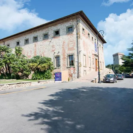 Snug Farmhouse In Castiglione Del Lago With Pool Pucciarelli