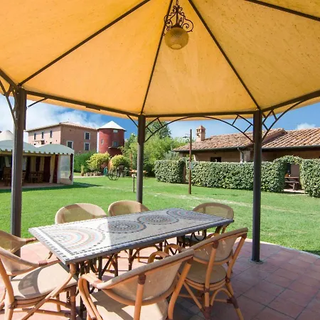 Hébergement de vacances Snug Farmhouse In Castiglione Del Lago With Pool *