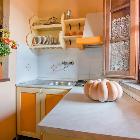 Snug Farmhouse In Castiglione Del Lago With Pool * Pucciarelli