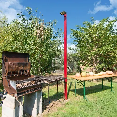 Hébergement de vacances Snug Farmhouse In Castiglione Del Lago With Pool *