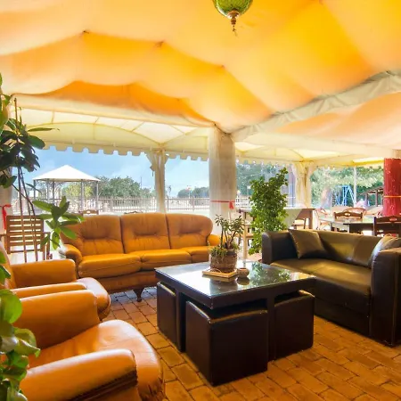 Snug Farmhouse In Castiglione Del Lago With Pool * Pucciarelli